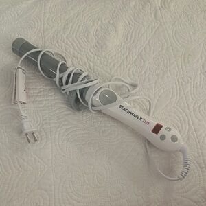 Beachwaver S1.25 Rotating Curling Iron - White and Gray